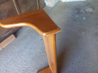 Estantería de madera rústica