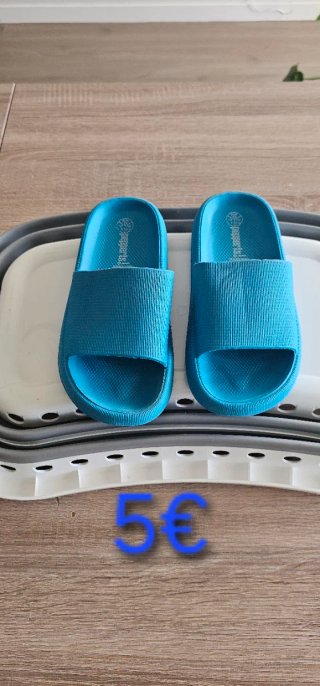 Zapatos, chanclas, botas y zapatillas (N.33 al 36)
