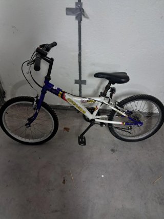 Bicicleta BMX CONGA hay que arreglar una rueda