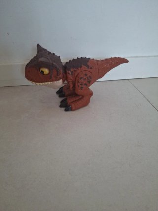 Bebé Carnotaurus Jurassic World