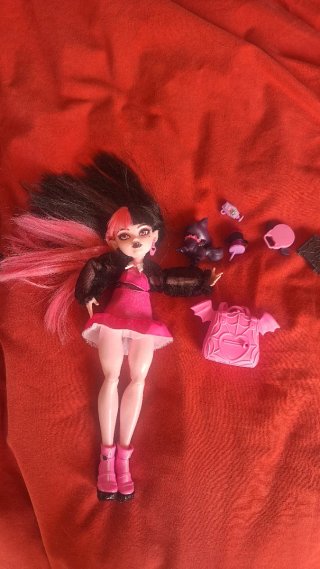 Muñeca Monster High Draculaura con caja