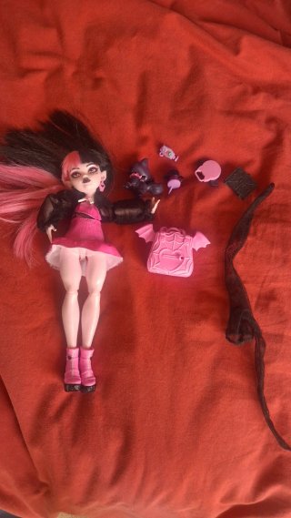 Muñeca Monster High Draculaura con caja