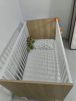 Cuna bebé blanca y madera + colchón Lemur.