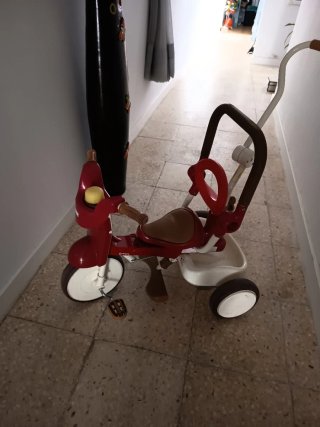 Bici triciclo plegable con barra de empuje