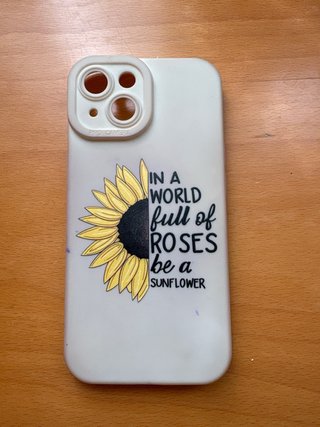 Lote 4 Fundas iPhone 15 Marvel, girasoles, corazón