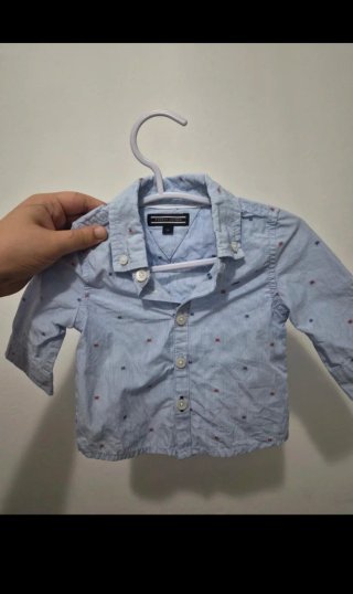 Camisa Tommy Hilfiger bebé 1-3 meses