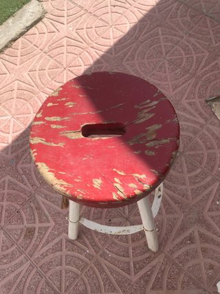 Taburete alto madera y metal rojo