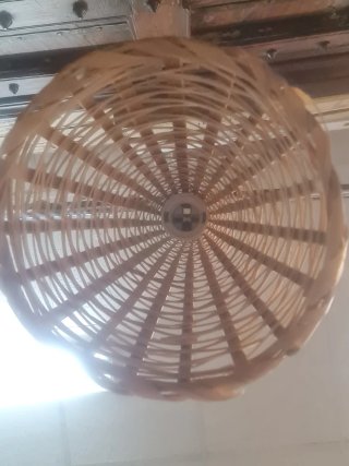 Lámpara ratán tejida artesanal