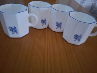 Juego 4 tazas blancas borde azul