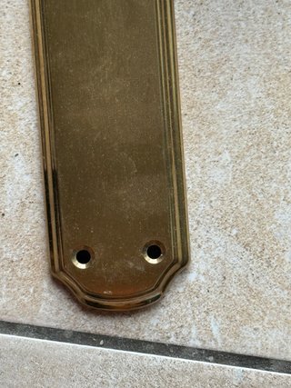 Manillas para puertas doradas