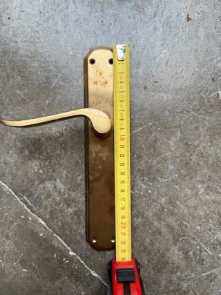 Manillas para puertas doradas