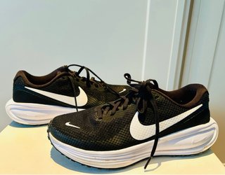 Zapatillas deportivas Nike negras y blancas