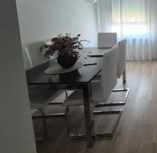 Mesa y 4 Sillas Comedor