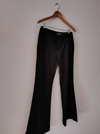 Pantalón negro largo de chica