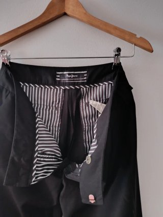 Pantalón negro largo de chica