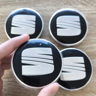 TAPABUJES SEAT 63mm NEGROS CON EMBLEMA PLATA