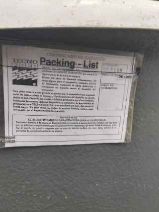 Depósito de agua gris