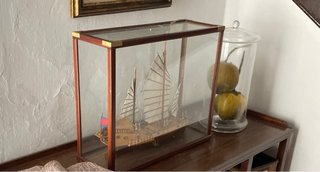 Maqueta Junco Chino artesanal en vitrina cristal