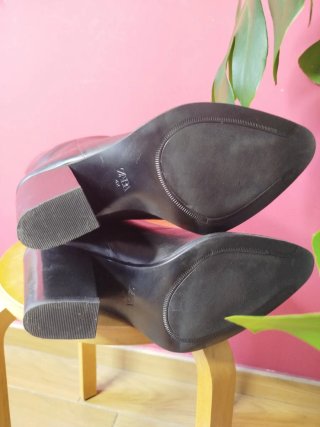 Botas altas de piel negras