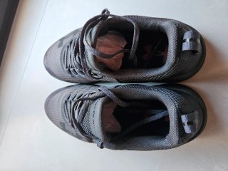 Zapatillas Under Armour Hombre Talla 42.5 Gris