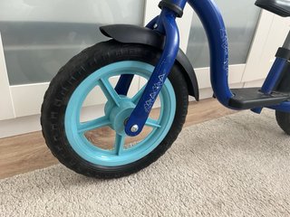 Bicicleta de equilibrio infantil azul