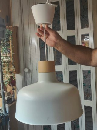 Lámpara colgante Ikea madera y blanco