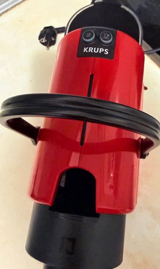 Macchina da caffè Nespresso rossa