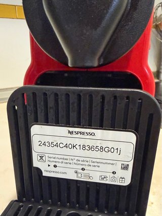 Macchina da caffè Nespresso rossa