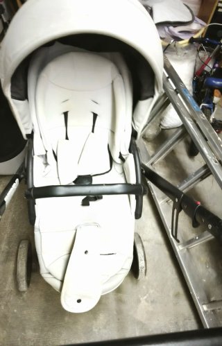 Carrito de bebé gris + silla de paseo