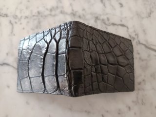Cartera de piel negra