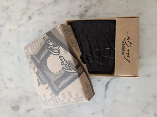 Cartera de piel negra