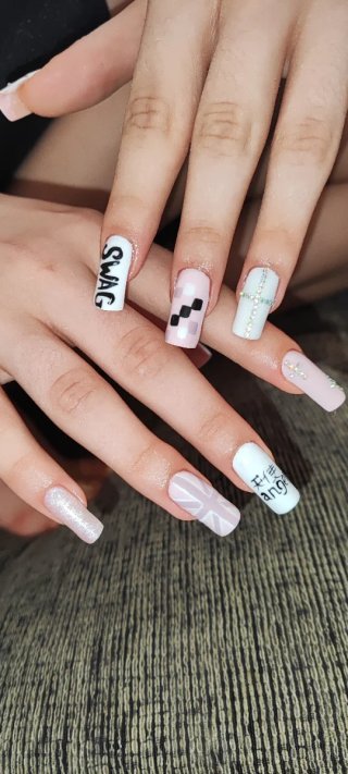 Manicura, pedicura, pestañas