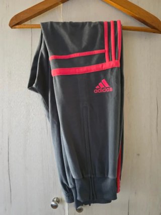 Pantalón chándal Adidas Challenger Gris/Rojo