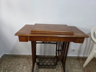Mesa antigua máquina de coser madera