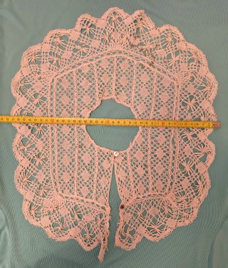 CUELLO DESMONTABLE ANTIGUO.ENCAJE BOLILLOS.43x37cm