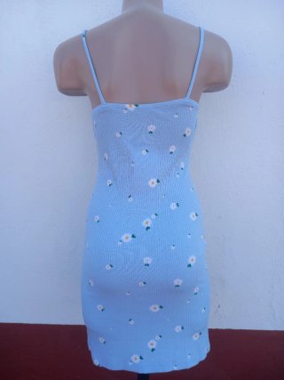 Vestido de tirantes con estampado floral Bershka M