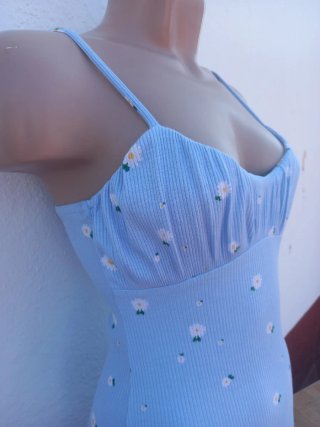 Vestido de tirantes con estampado floral Bershka M