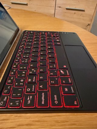 Funda iPad A16 con Teclado y Cable