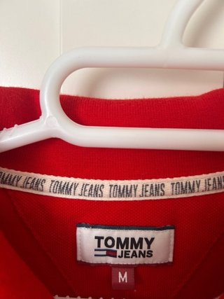 Polo Tommy Jeans rojo con cremallera ralla M