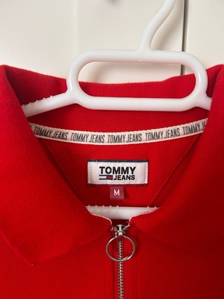 Polo Tommy Jeans rojo con cremallera ralla M