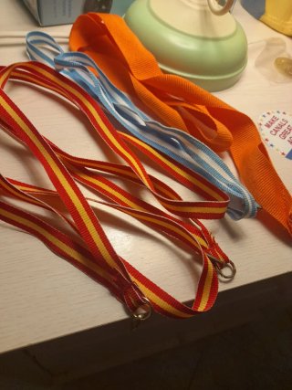 Lote 3 medallas deportivas + 7 cintas