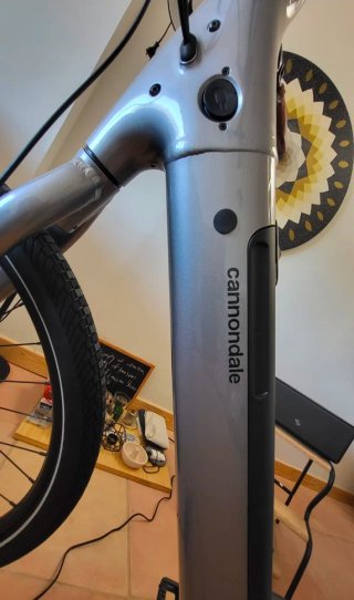 Bicicleta eléctrica Cannondale Adventure Neo 4