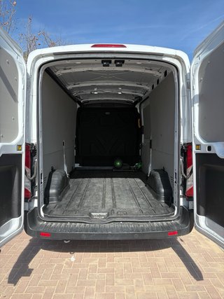 Servicio de transporte con furgoneta grande