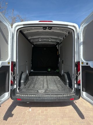 Servicio de transporte con furgoneta grande