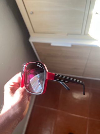 Gafas de sol Carrera negras y rojas