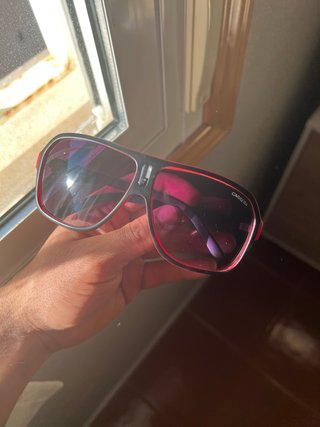 Gafas de sol Carrera negras y rojas