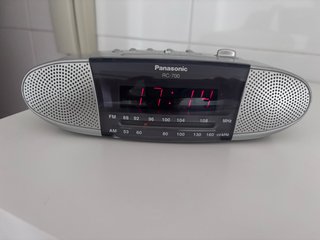 Radio despertador Panasonic RC-700 FM AM