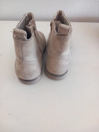 Botines Zara Beige y Plateados 26