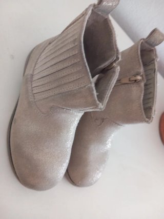 Botines Zara Beige y Plateados 26