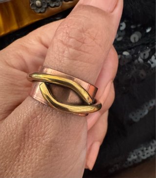 Anillo artesanal de Cobre y Latón (Estilo Escultór